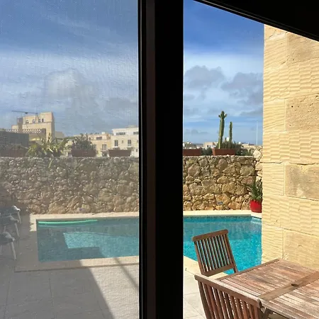 4 Bedroom Holiday With Private Pool & Views Vakantiehuis Xewkija