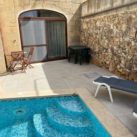4 Bedroom Holiday With Private Pool & Views Vakantiehuis