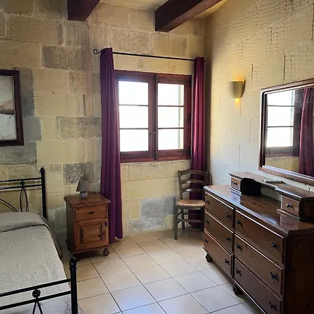 Vakantiehuis 4 Bedroom Holiday With Private Pool & Views Xewkija