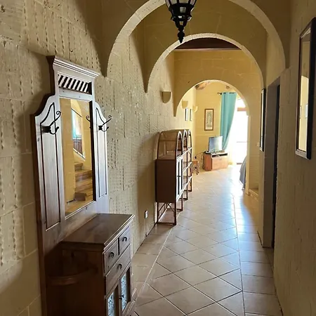 Vakantiehuis 4 Bedroom Holiday With Private Pool & Views *