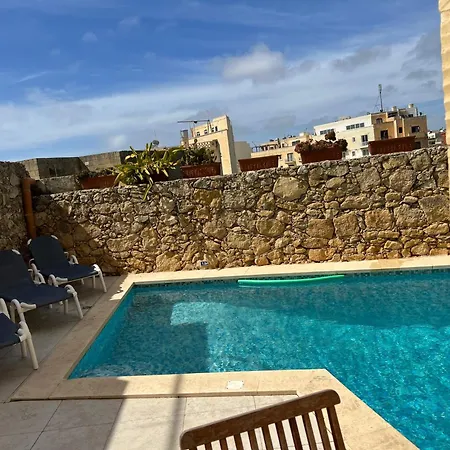 4 Bedroom Holiday With Private Pool & Views