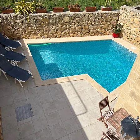 Vakantiehuis 4 Bedroom Holiday With Private Pool & Views Xewkija