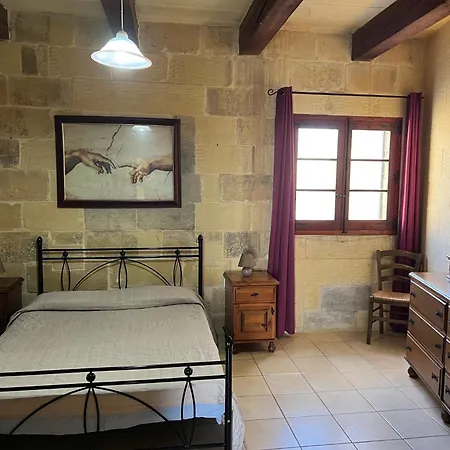 4 Bedroom Holiday With Private Pool & Views *