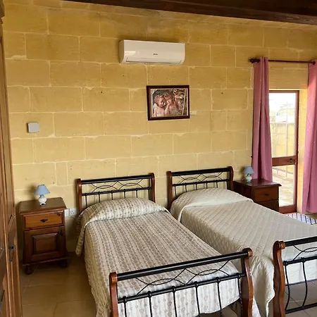 4 Bedroom Holiday With Private Pool & Views