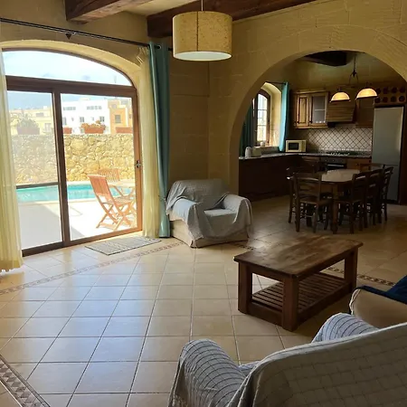 Vakantiehuis 4 Bedroom Holiday With Private Pool & Views Xewkija