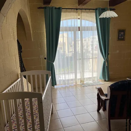 Vakantiehuis 4 Bedroom Holiday With Private Pool & Views