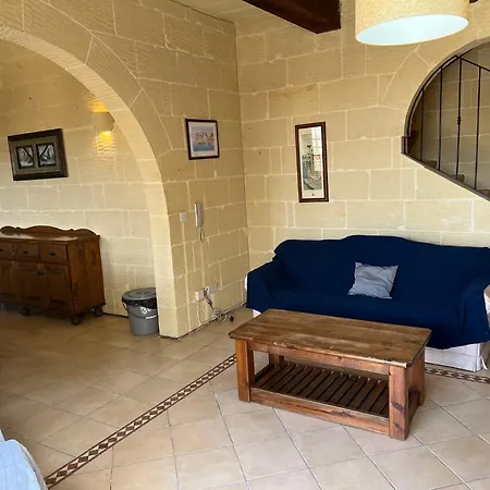 4 Bedroom Holiday With Private Pool & Views *