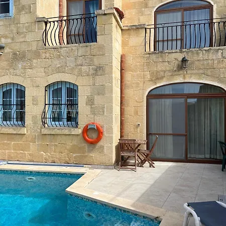 4 Bedroom Holiday With Private Pool & Views