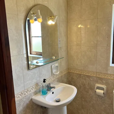 4 Bedroom Holiday With Private Pool & Views Vakantiehuis Xewkija