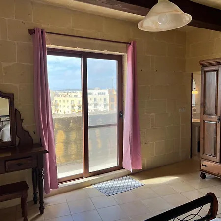 4 Bedroom Holiday With Private Pool & Views Vakantiehuis Xewkija