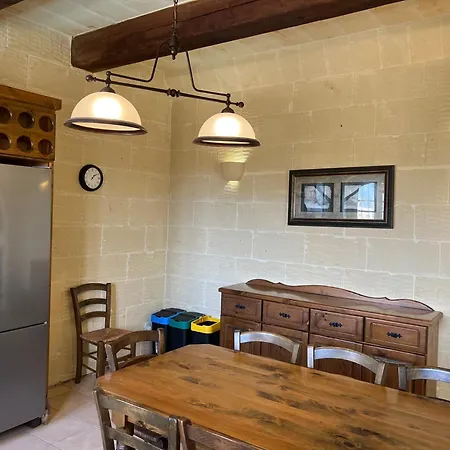 Vakantiehuis 4 Bedroom Holiday With Private Pool & Views *